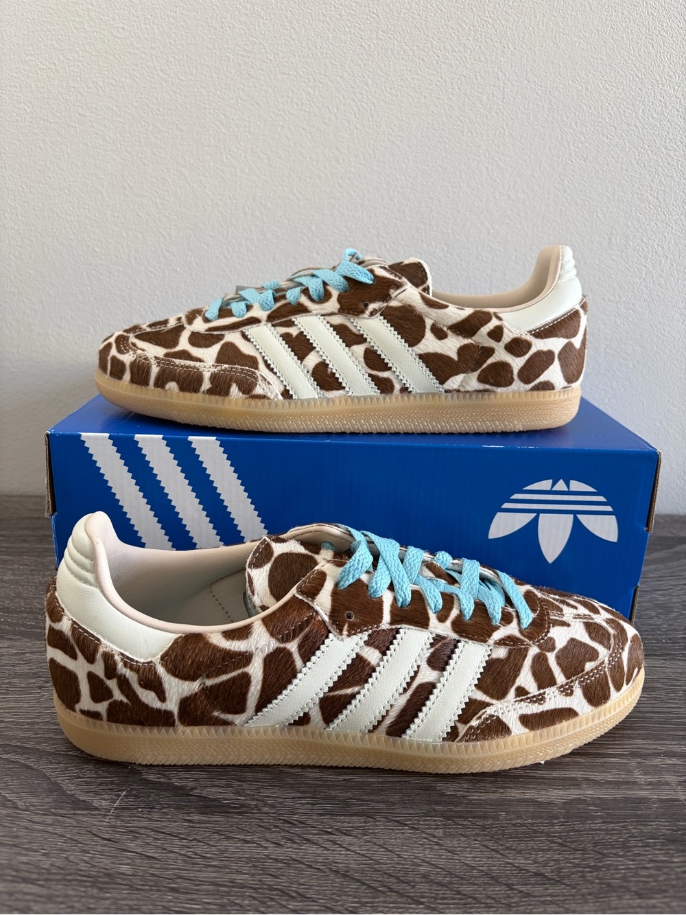 Women's Size 8.5 Adidas Samba OG Giraffe Print Fashion Shoes